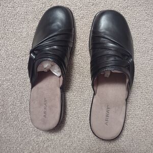 Array Women's Elegant Black Mules